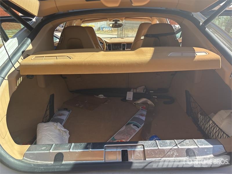 Porsche Panamera Automobile Kistehergépjárművek