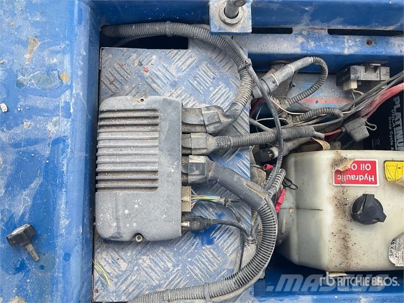Power Tower Nano SP Vertical Mast Lift (Inoperable) 客货电梯