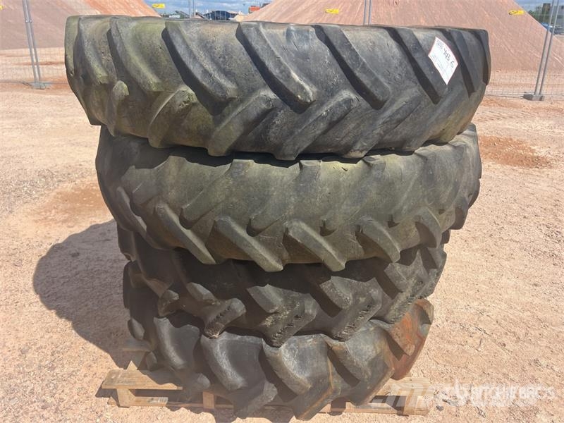  Qte De 2 Roues Qty Of 2 Wheels Gume, točkovi i felne
