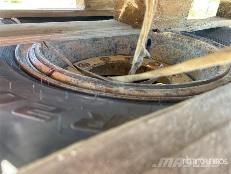 Qte De 3 Pneus (Non Utilise) Qty Of 3 Tyres (Unuse Andre komponenter