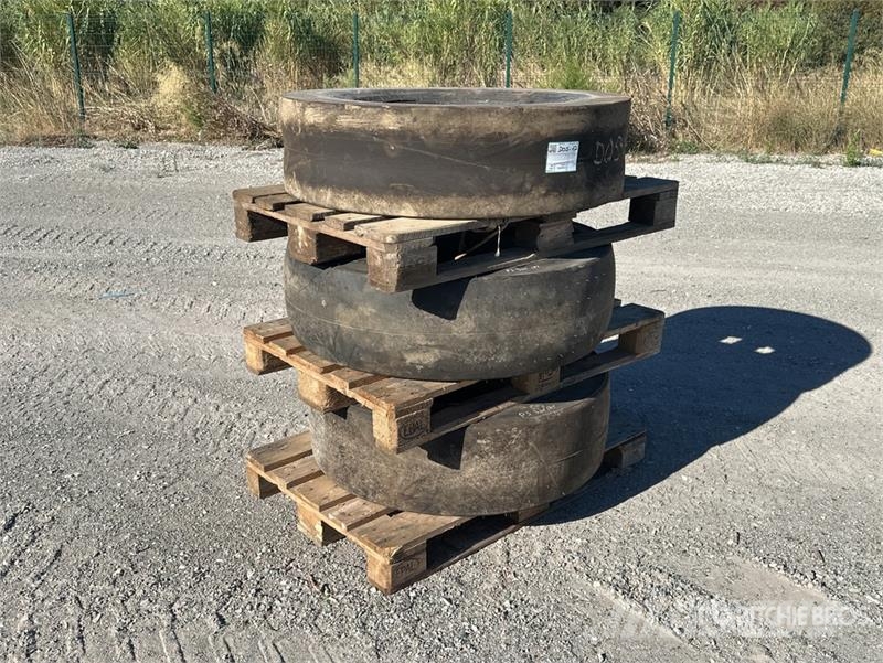 Qte De 3 Pneus (Non Utilise) Qty Of 3 Tyres (Unuse Andre komponenter