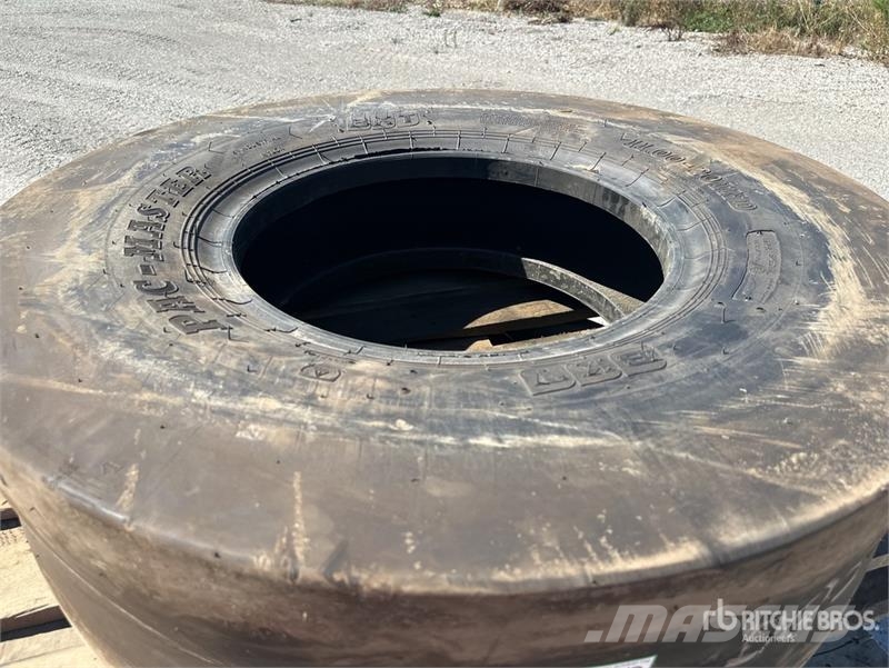Qte De 3 Pneus (Non Utilise) Qty Of 3 Tyres (Unuse Andre komponenter