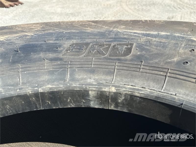 Qte De 3 Pneus (Non Utilise) Qty Of 3 Tyres (Unuse Andre komponenter