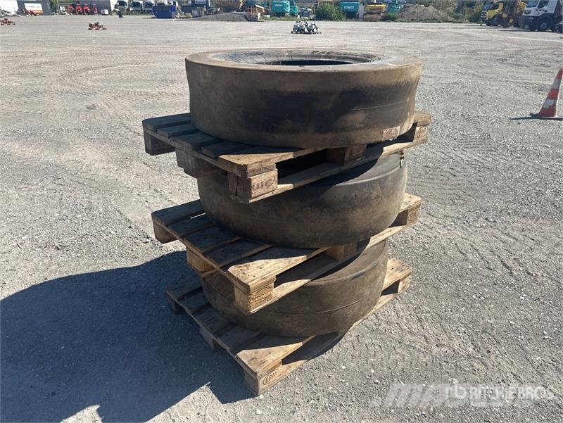 Qte De 3 Pneus (Non Utilise) Qty Of 3 Tyres (Unuse Andre komponenter