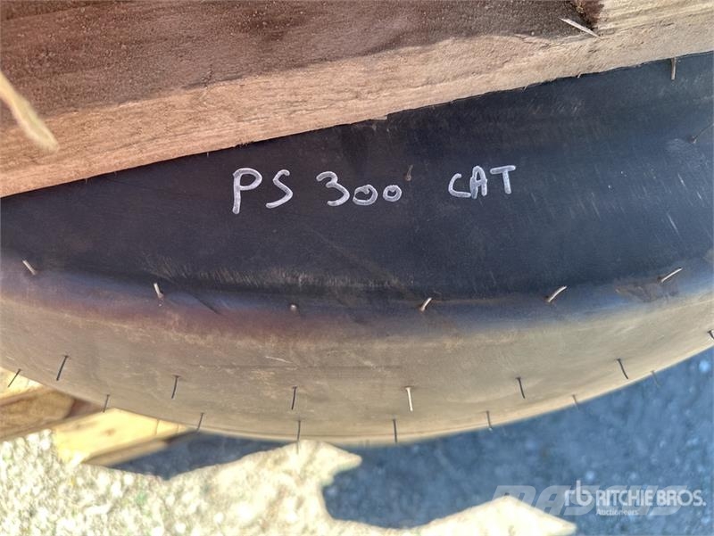 Qte De 3 Pneus (Non Utilise) Qty Of 3 Tyres (Unuse Andre komponenter