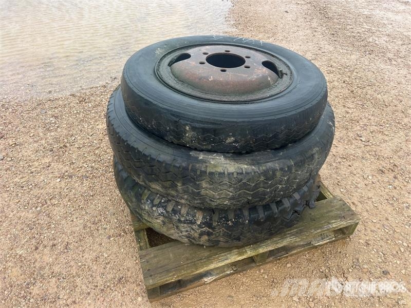  Qte De 3 Roues Qty Of 3 Wheels Gume, točkovi i felne