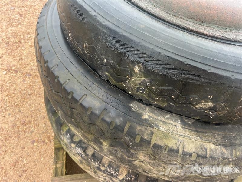  Qte De 3 Roues Qty Of 3 Wheels Gume, točkovi i felne