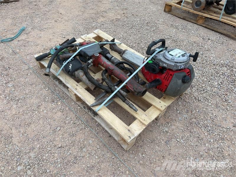 Qte De Materiels De Location Qty Of Rental Equipme Inne akcesoria