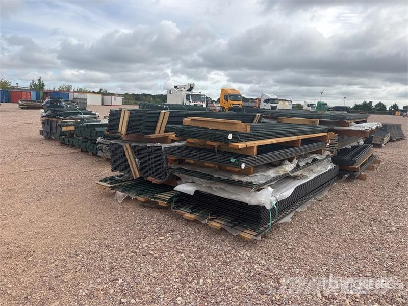  Qte De Panneaux Poteaux Clotures Qty Of Site Fence Muut