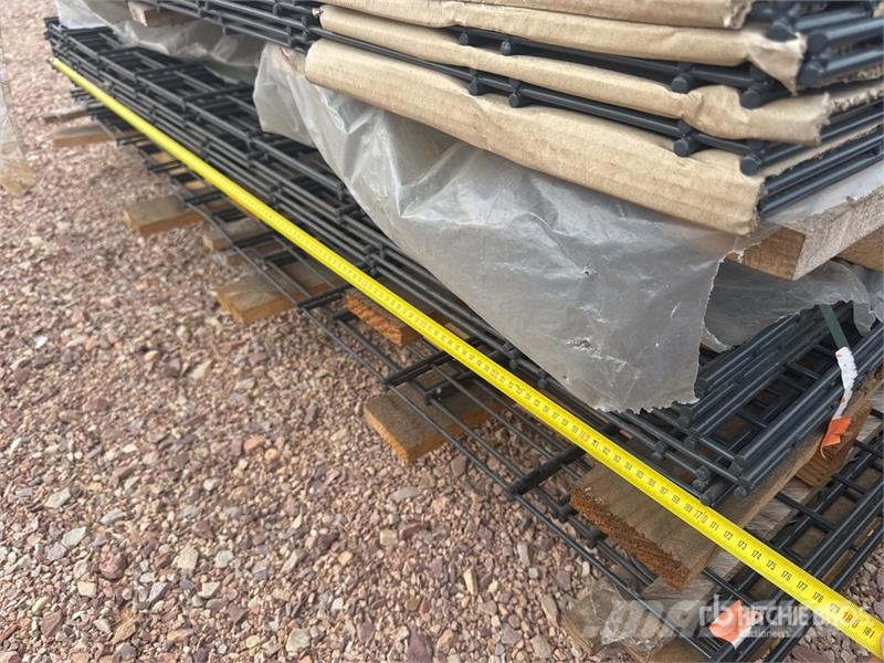  Qte De Panneaux Poteaux Clotures Qty Of Site Fence Muut