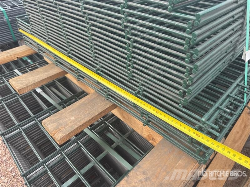  Qte De Panneaux Poteaux Clotures Qty Of Site Fence Muut