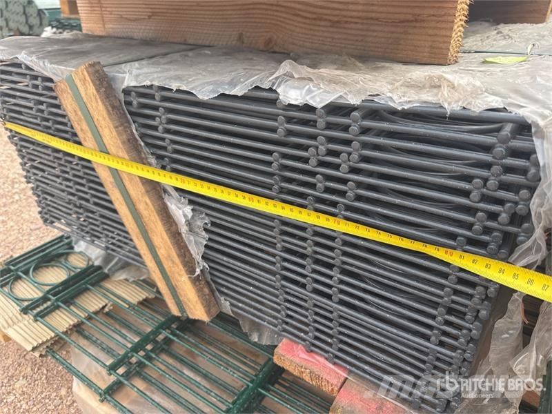  Qte De Panneaux Poteaux Clotures Qty Of Site Fence Muut