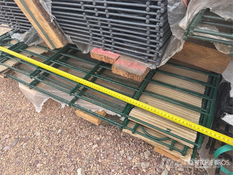  Qte De Panneaux Poteaux Clotures Qty Of Site Fence Muut