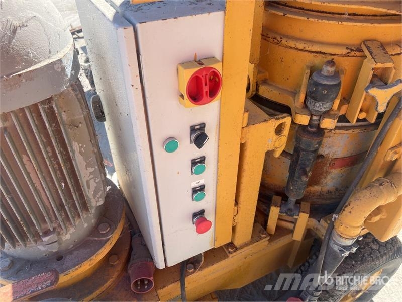 Qte De Pompes A Beton Qty Of Concrete Pump Kamionske črpalke za beton
