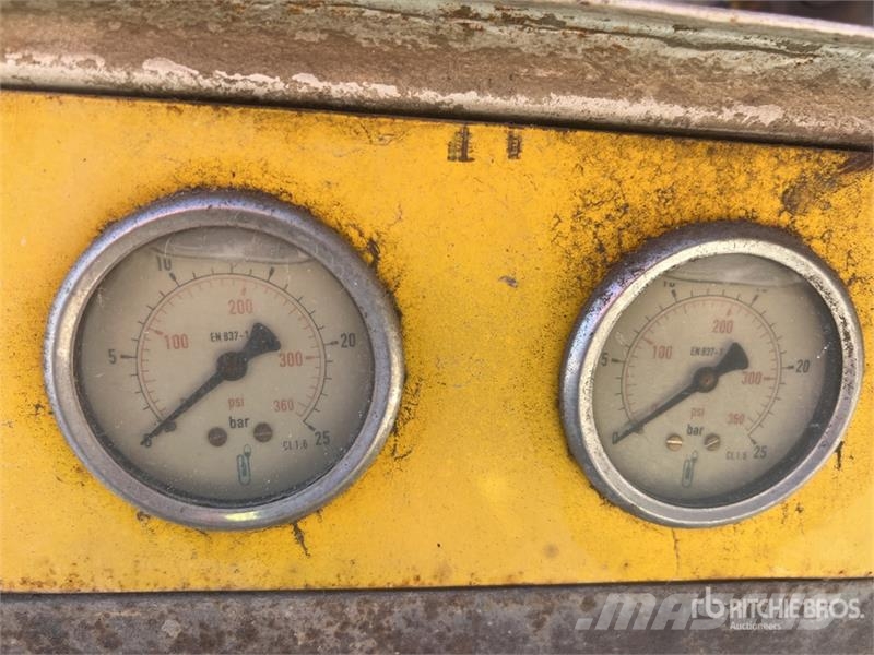Qte De Pompes A Beton Qty Of Concrete Pump Kamionske črpalke za beton