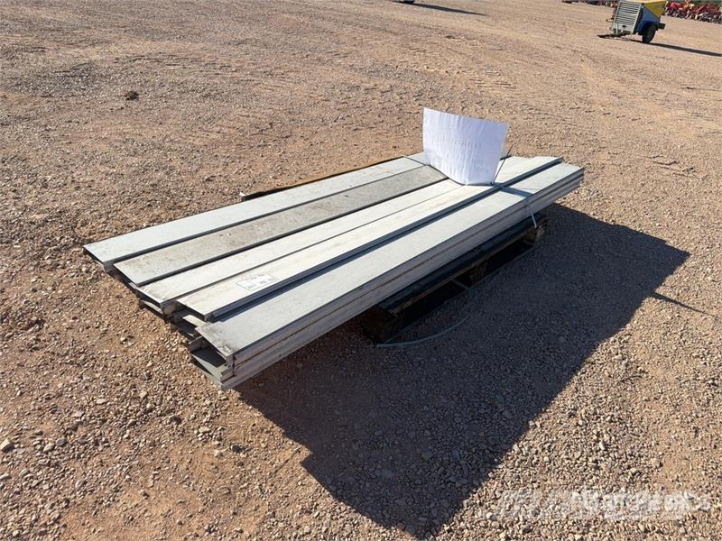 Qte De Supports De Panneau Qty Of Pannel Brackets Sonstige Baumaschinen