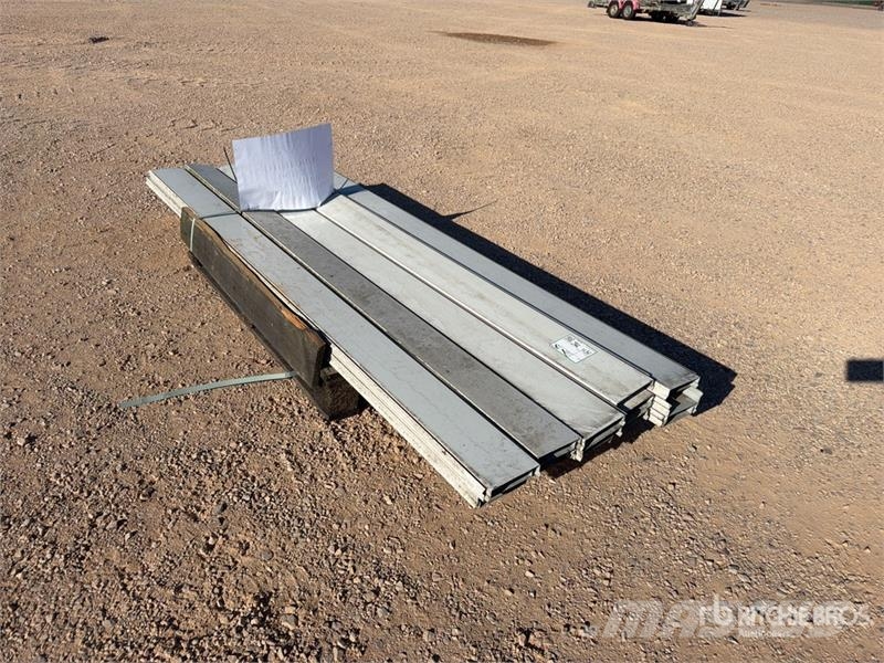  Qte De Supports De Panneau Qty Of Pannel Brackets معدات البناء - غير ذلك