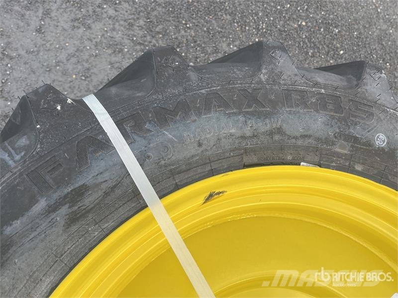Qty of (2) 320/85R28 + of (2) 320/90R42 for John Reifen