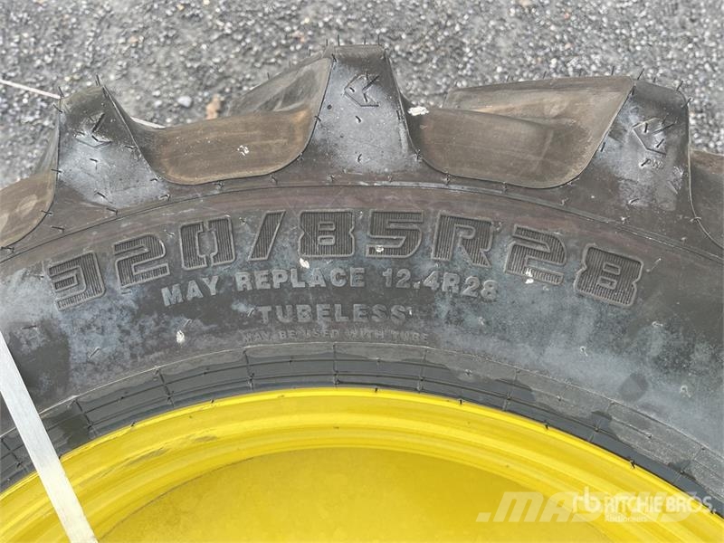 Qty of (2) 320/85R28 + of (2) 320/90R42 for John Reifen