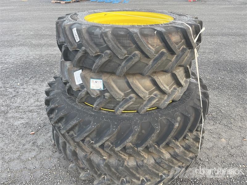 Qty of (2) 320/85R28 + of (2) 320/90R42 for John Reifen