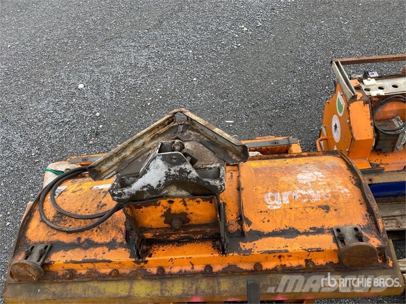  Qty of Misc. Snow Equipment Sonstige Landmaschinen