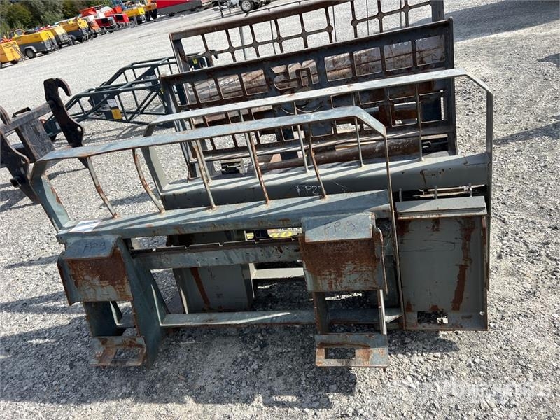 Qty of Skid Steer Forks Vilice