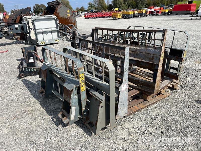 Qty of Skid Steer Forks Vilice