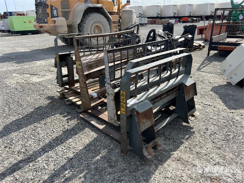 Qty of Skid Steer Forks Vilice