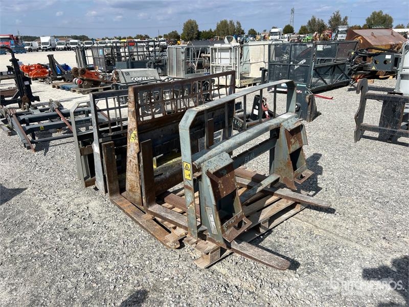 Qty of Skid Steer Forks Vilice