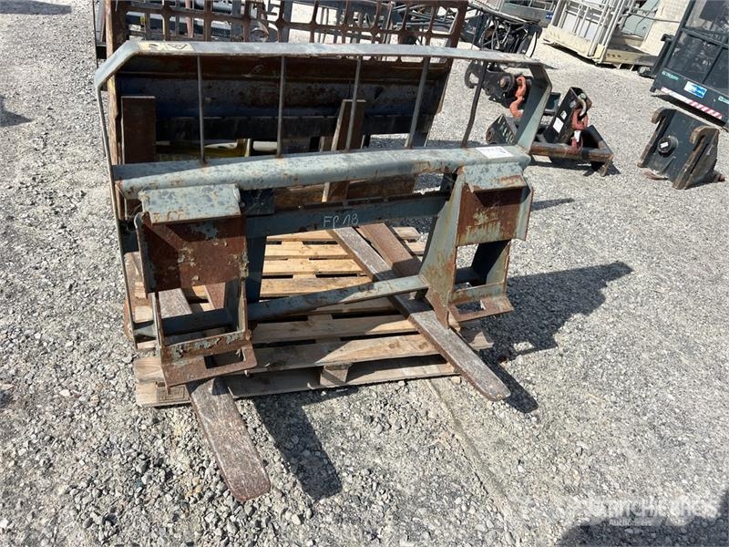 Qty of Skid Steer Forks Vilice