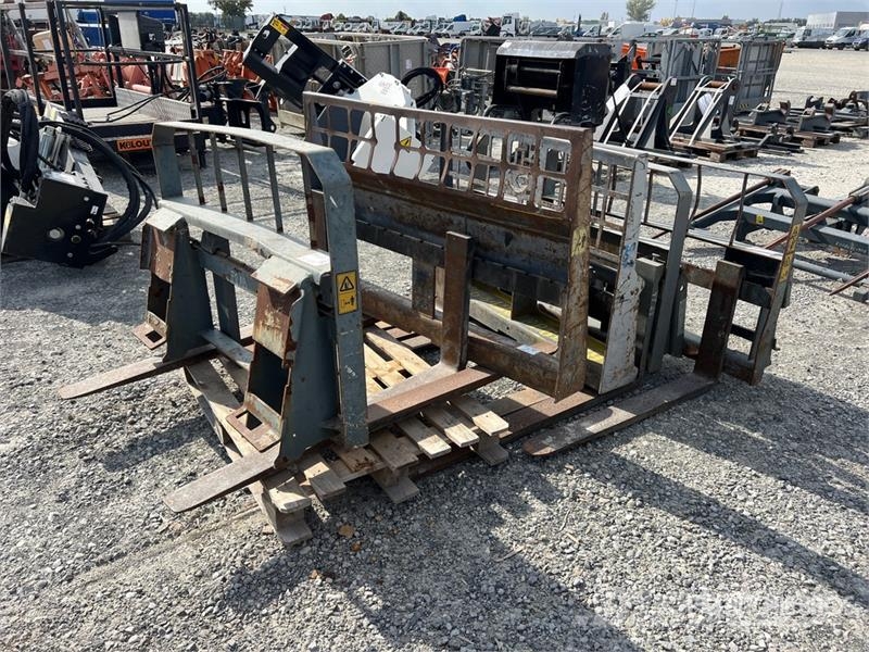Qty of Skid Steer Forks Vilice