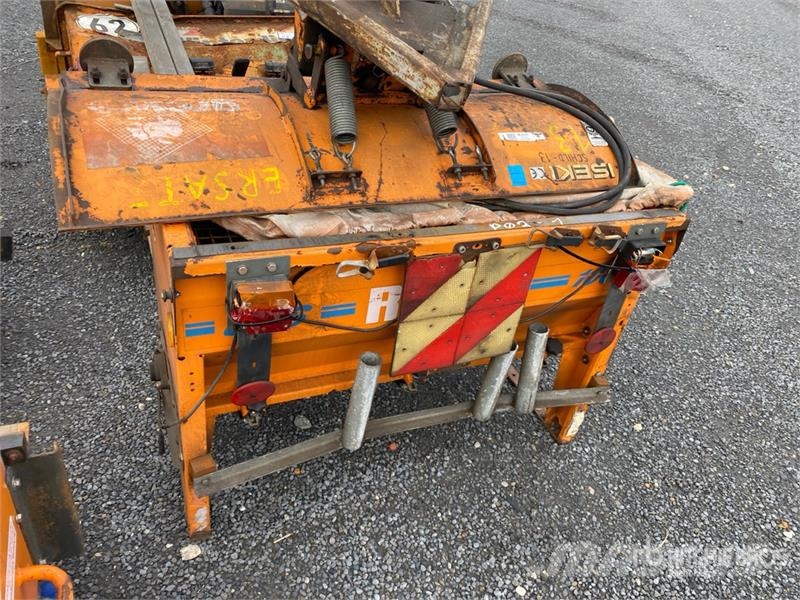  Qty of Snow Plow حراثات ونصول الجليد