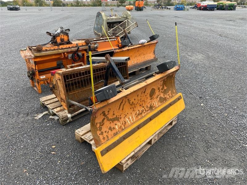  Qty of Snow Plow حراثات ونصول الجليد