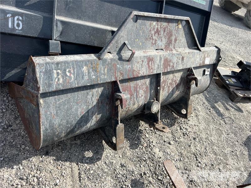 Qty of Telehandler Attachment Altri componenti