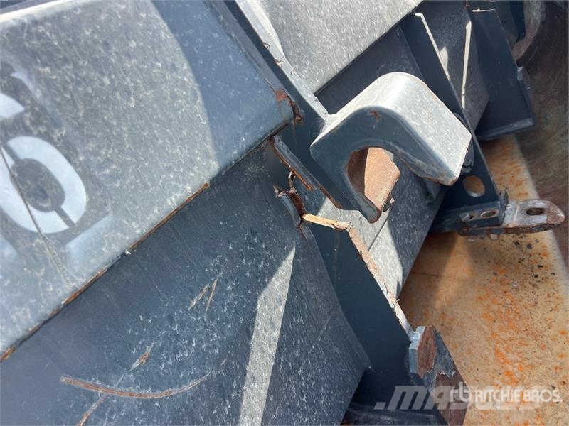 Qty of Telehandler Attachment Altri componenti