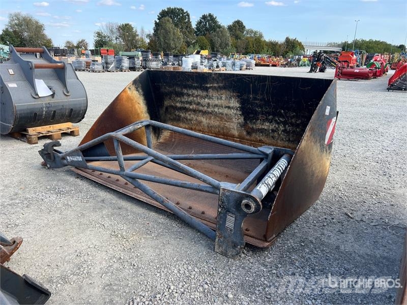 Qty of Telehandler Attachment Drugi deli