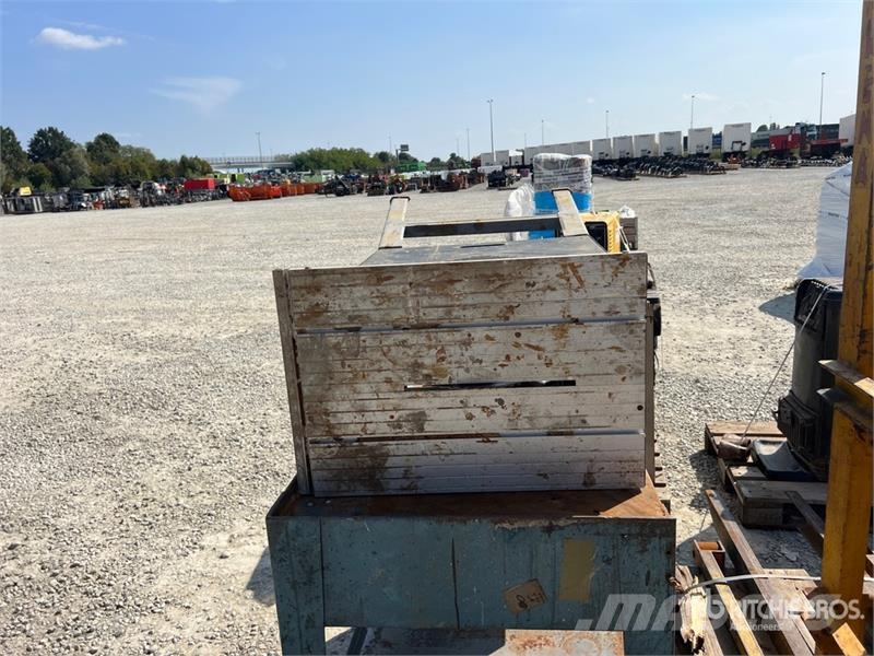 Qty of Workshop Equipment Altri componenti