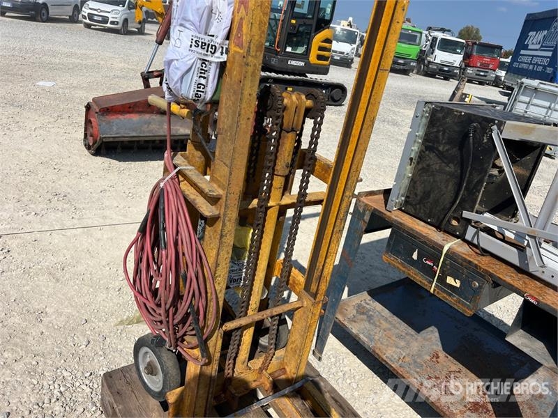 Qty of Workshop Equipment Altri componenti