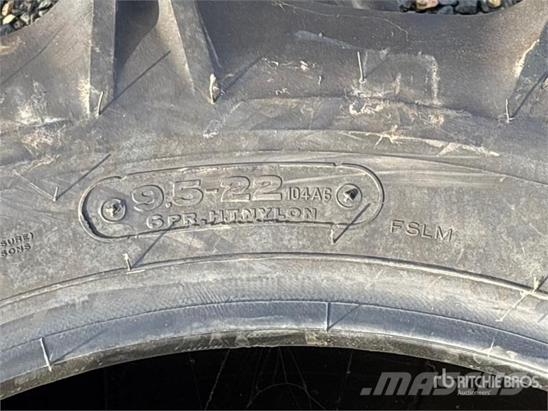  Quantity of (1) Bridgestone 9.5-22 Tires Gume, točkovi i felne