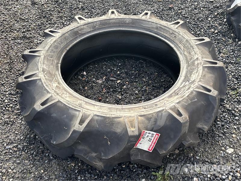  Quantity of (1) Bridgestone 9.5-22 Tires Gume, točkovi i felne