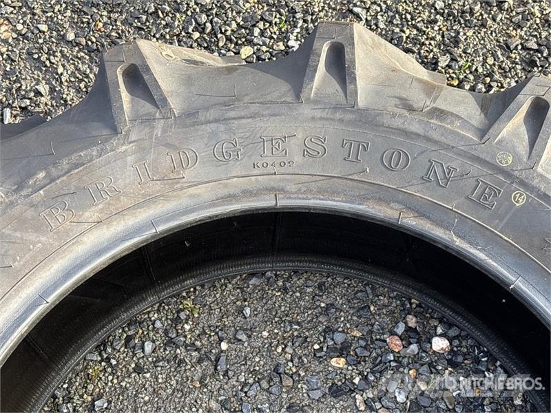  Quantity of (1) Bridgestone 9.5-22 Tires Gume, točkovi i felne