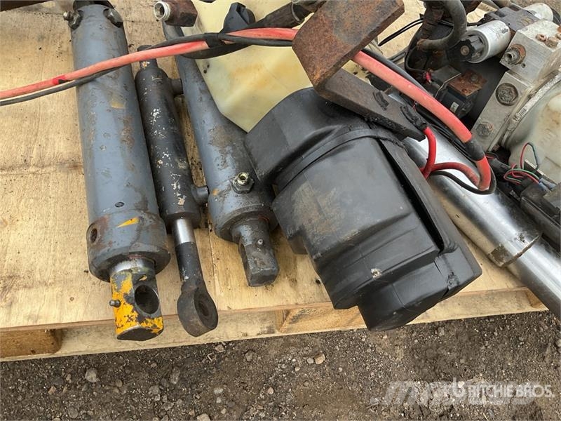 Quantity of (1) Pallets of Hydraulic Parts Hydraulics