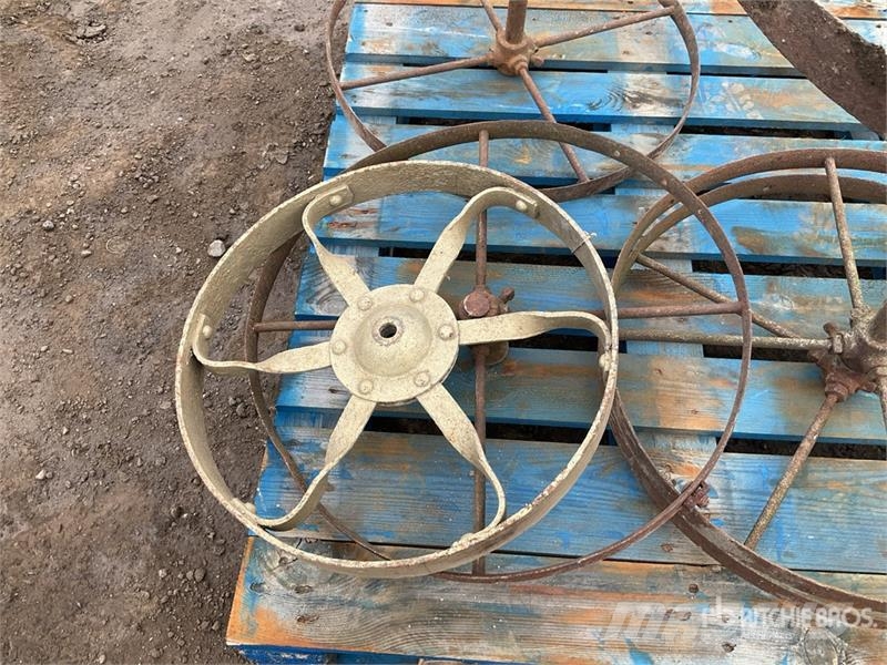 Quantity of (1) Pallets of Vintage Wheels Földnyesők (szkréperek)