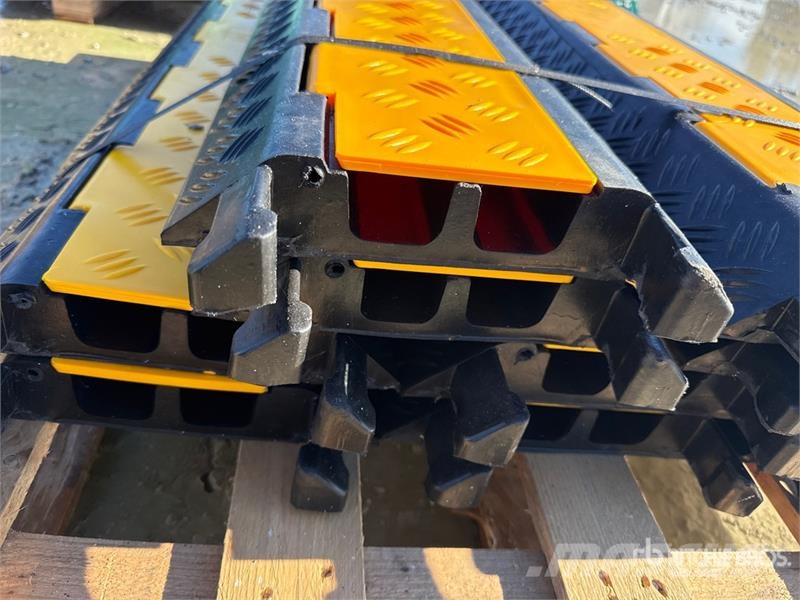  Quantity of (1) Pallets of  Bauer Generatoren Baue معدات البناء - غير ذلك