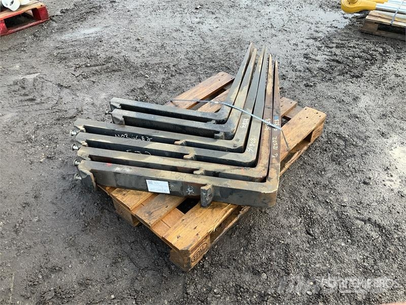  Quantity of (1) Pallets of Lift Truck Forks شوكات