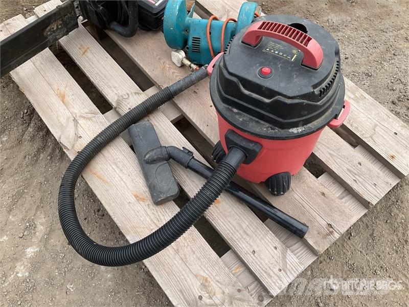 Quantity of (1) Pallets of Hand Tools مكونات أخرى