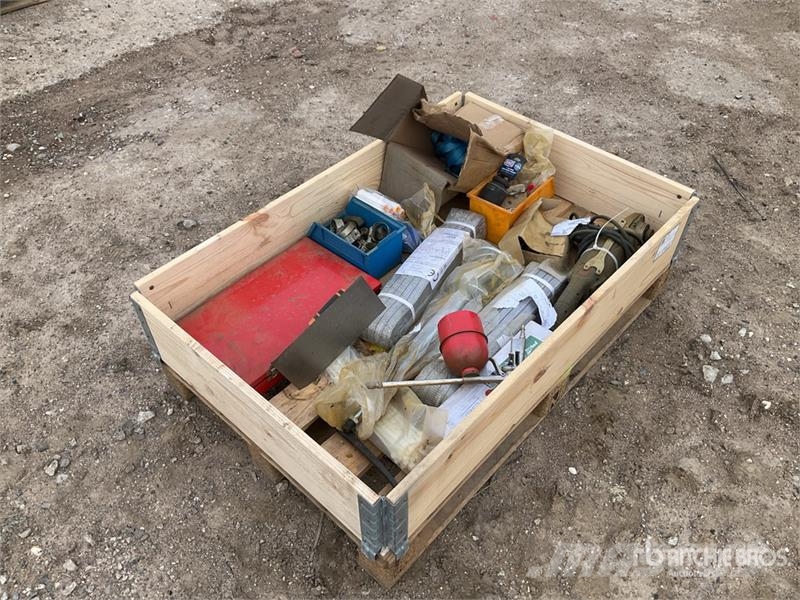  Quantity of (1) Pallets of Tools مكونات أخرى