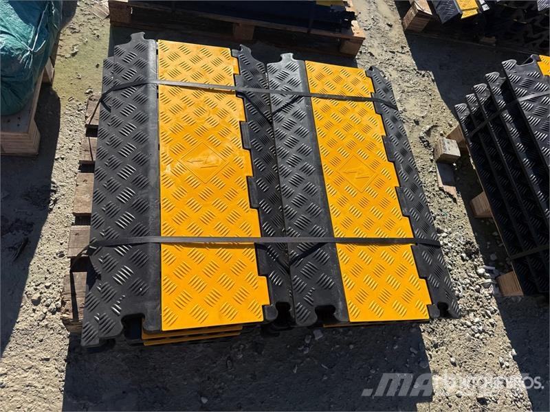  Quantity of (1) Pallets of  Bauer Generatoren Baue معدات البناء - غير ذلك