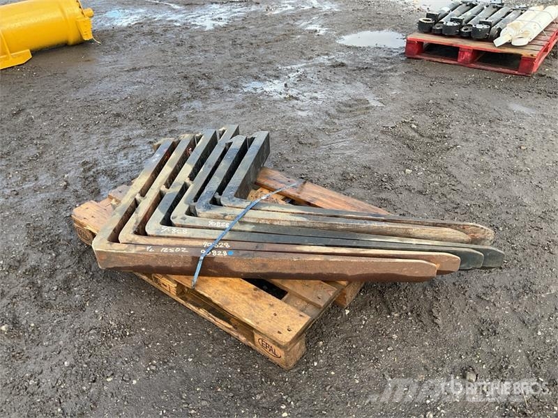  Quantity of (1) Pallets of Lift Truck Forks شوكات
