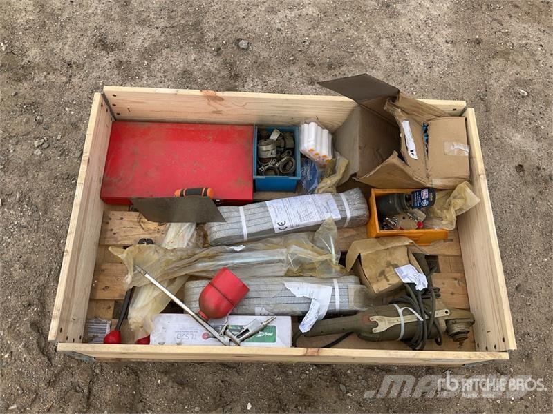  Quantity of (1) Pallets of Tools مكونات أخرى